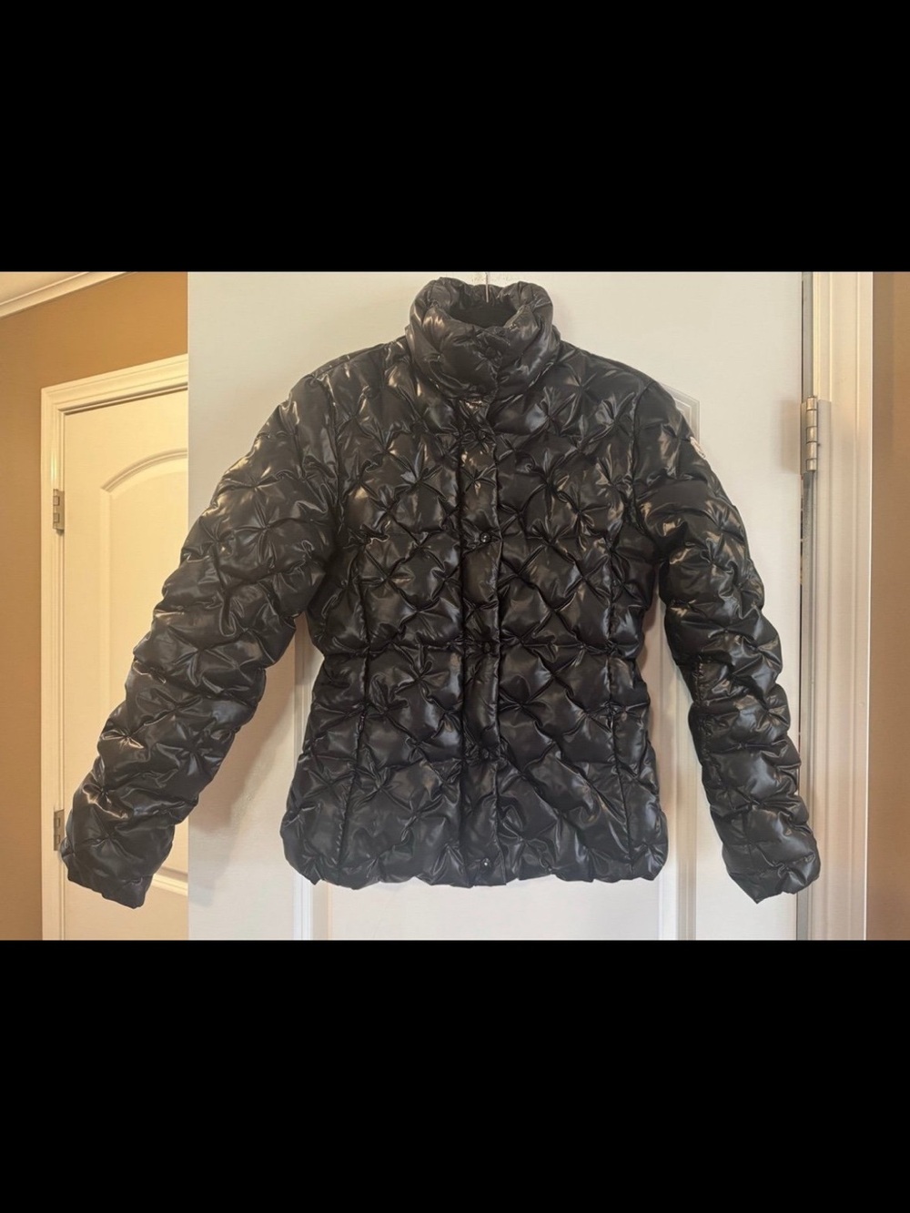 EUC DIAMOND QUILTED RARE Moncler Women's Black Shiny Quilted Puffer Jacket